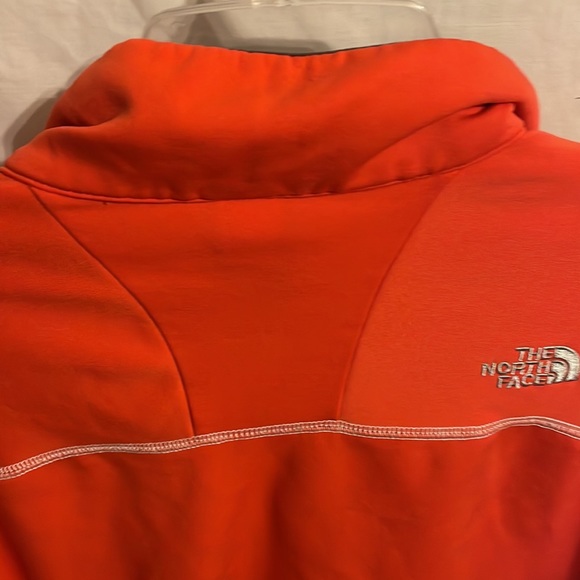 The North Face Women’s Red Zip Front Running Jacket Size Large - Picture 9 of 12